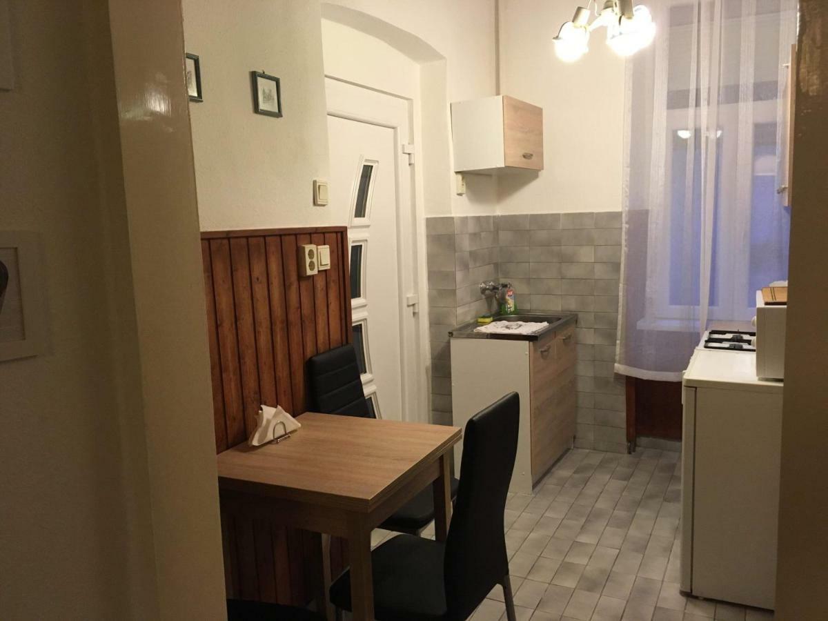 Appartement Jazmin Apartman à Pécs Extérieur photo