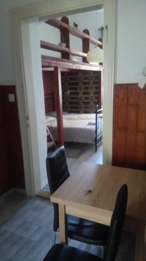 Appartement Jazmin Apartman à Pécs Extérieur photo